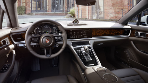 포르쉐_Panamera_2023년형_가솔린 4.0 플러그인 하이브리드_Panamera Turbo S E-Hybrid_color_int_Leather interior in Saddle Brown.jpg
