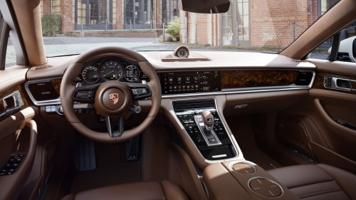 포르쉐_Panamera_2023년형_가솔린 4.0 플러그인 하이브리드_Panamera Turbo S E-Hybrid_color_int_Club leather interior in Cohiba Brown.jpg