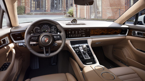 포르쉐_Panamera_2023년형_가솔린 4.0 플러그인 하이브리드_Panamera Turbo S E-Hybrid_color_int_Two-tone leather interior in Brown and Beige.jpg
